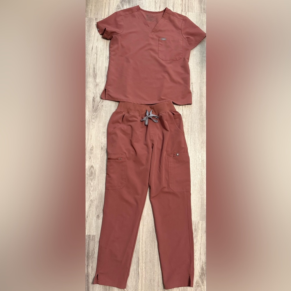 Figs Women's mauve catarina top and yola high waist Scrub Set